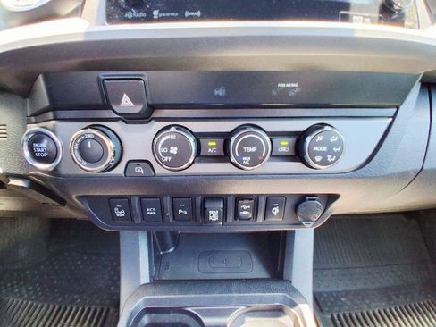 Used 2019 Toyota Tacoma TRD Off-Road w/ Technology Package AWD/4WD image 30