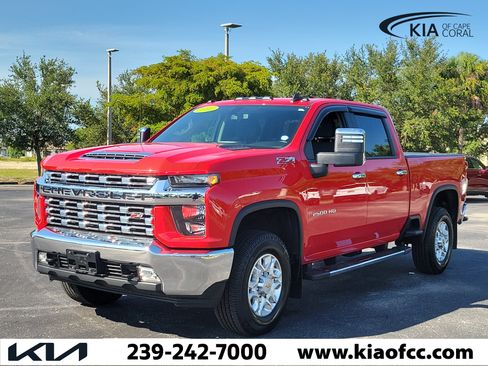 Used 2022 Chevrolet Silverado 2500 LT w/ Convenience Package AWD/4WD image 3