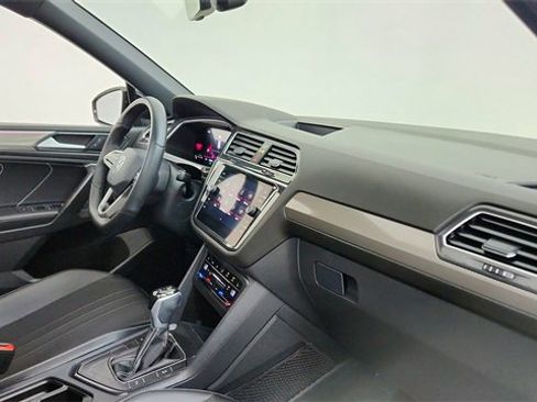 Used 2023 Volkswagen Tiguan SE R-Line image 20