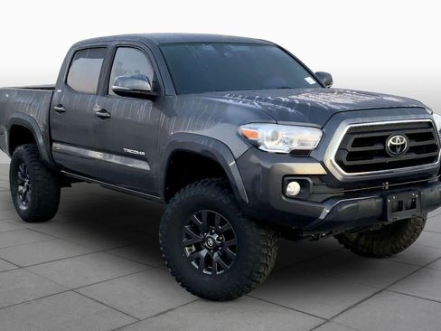 Used 2022 Toyota Tacoma SR5 w/ Technology Package image 3