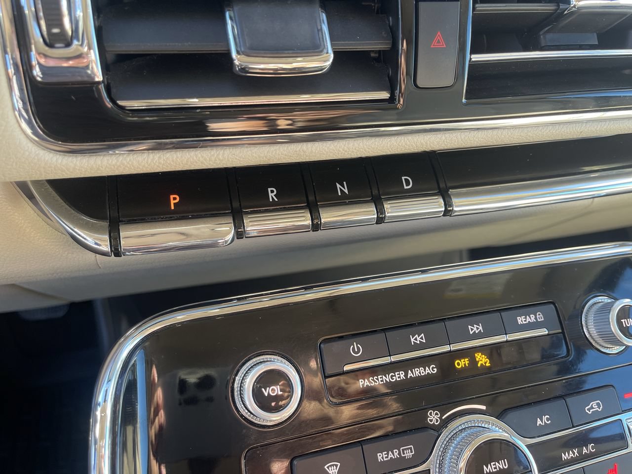 Used 2018 Lincoln Navigator Reserve w/ Technology Package AWD/4WD image 16