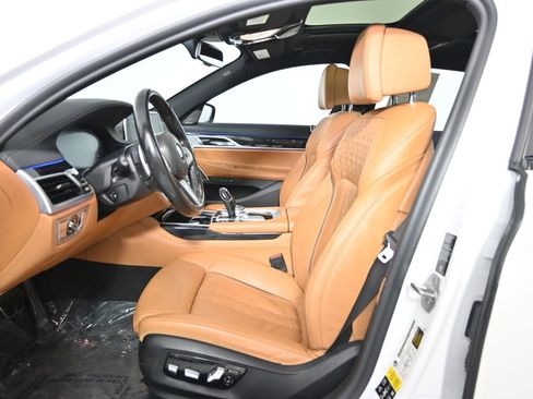 Used 2022 BMW 740i xDrive w/ M Sport Package AWD/4WD image 21