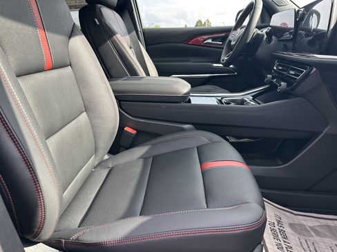 New 2026 Chevrolet Traverse RS w/ LPO, Floor Liner Package AWD/4WD image 15