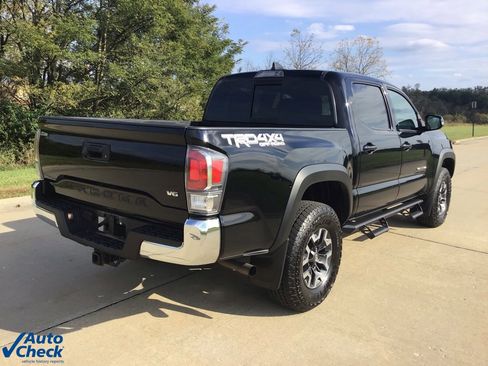 Used 2022 Toyota Tacoma TRD Off-Road image 3