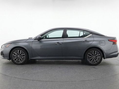 Used 2025 Nissan Altima 2.5 SV FWD image 5