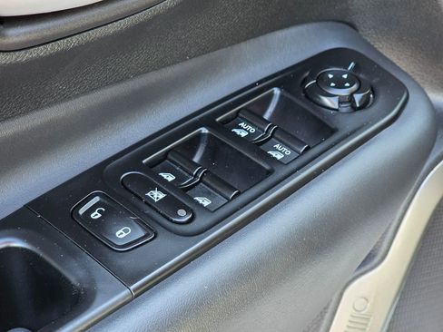 Used 2023 Jeep Renegade Latitude image 23