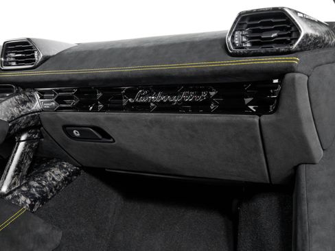 Used 2018 Lamborghini Huracan Performante image 38