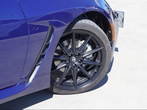 Used 2023 Toyota GR86 Premium w/ ALL Weather Mat Package (TMS) image 8