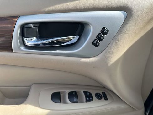 Used 2018 Nissan Pathfinder Platinum w/ Cargo Package FWD image 4