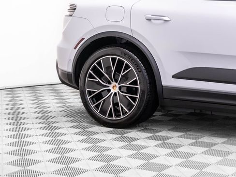 Certified 2025 Porsche Macan 4 Electric AWD/4WD image 39