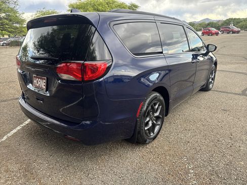 Used 2018 Chrysler Pacifica Touring-L Plus FWD image 7