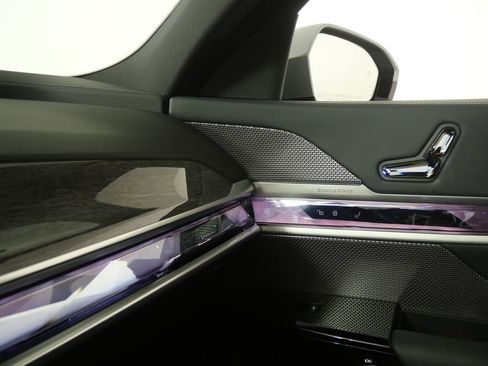 Used 2025 BMW 740i w/ Premium Package RWD image 28
