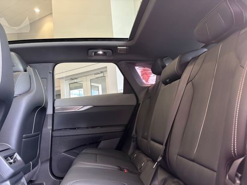 Used 2025 Cadillac Optiq Sport 2 AWD/4WD image 31