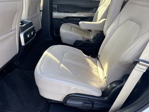 Used 2024 Ford Expedition Limited image 20