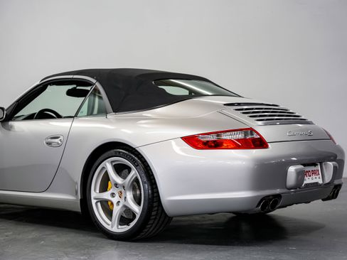 Used 2005 Porsche 911 Carrera S RWD image 34