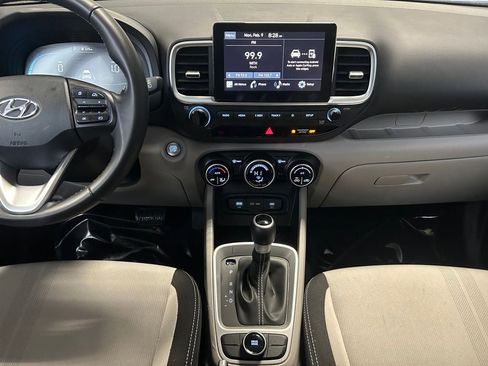 Certified 2025 Hyundai Venue SEL image 12