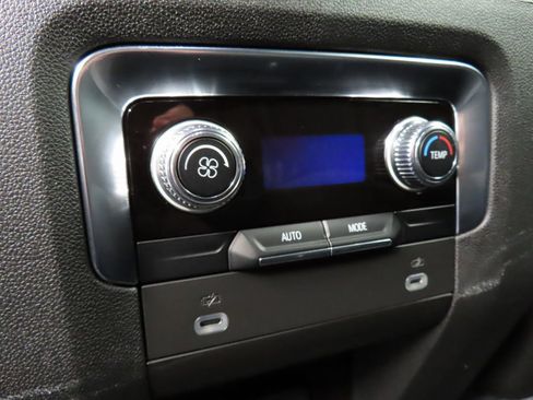 Used 2023 GMC Yukon SLE image 12