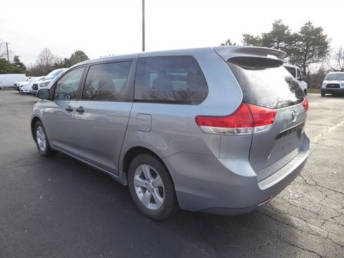 Used 2013 Toyota Sienna L image 5