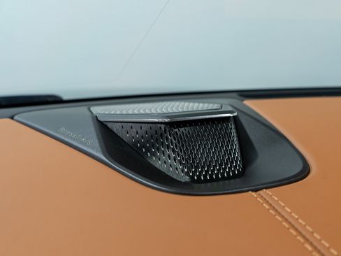 Used 2025 Aston Martin Vanquish image 49