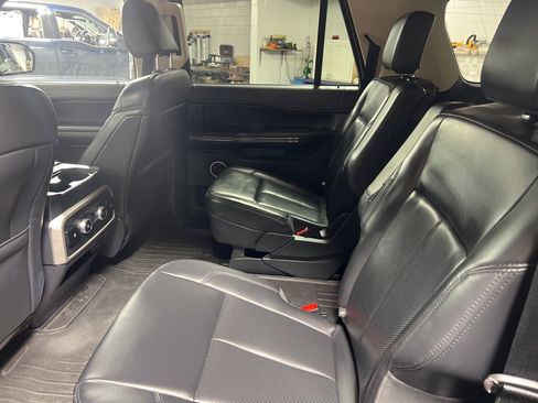 Used 2022 Ford Expedition Max XLT image 8