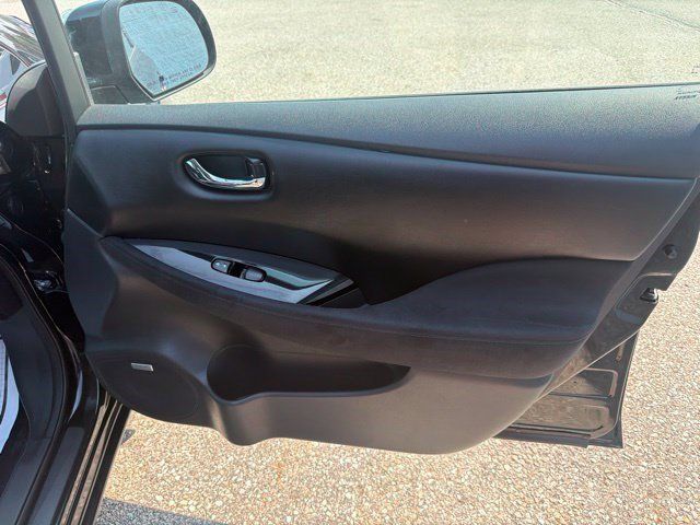 Used 2014 Nissan Leaf SV w/ Premium Package FWD image 18