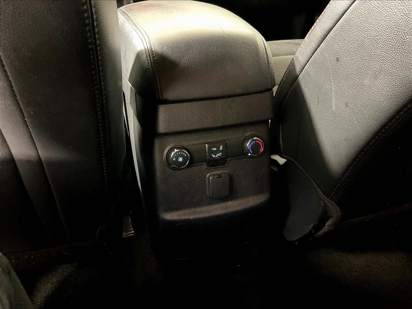 Used 2018 Ford Explorer XLT w/ Equipment Group 202A AWD/4WD image 10