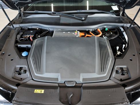 Used 2021 Audi e-tron Premium w/ Convenience Plus Package image 3