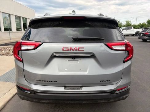 Used 2024 GMC Terrain SLT w/ Elevation Edition AWD/4WD image 7