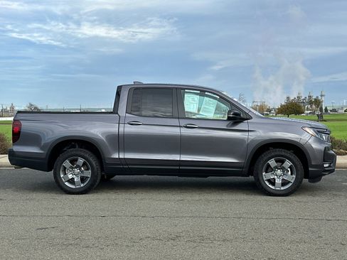 Certified 2024 Honda Ridgeline TrailSport image 3