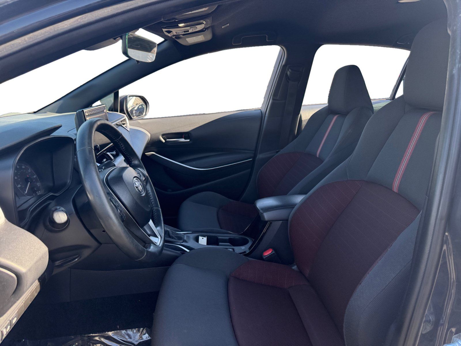 Used 2025 Toyota Corolla SE FWD image 9