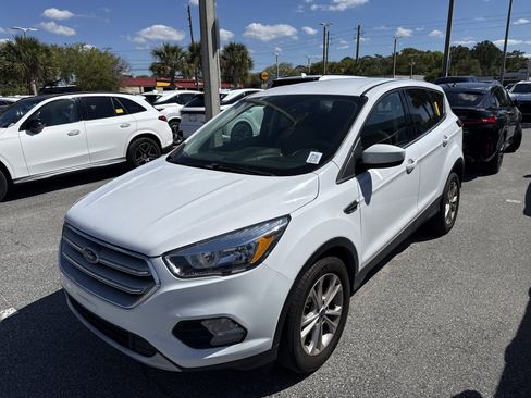Used 2019 Ford Escape SE image 4