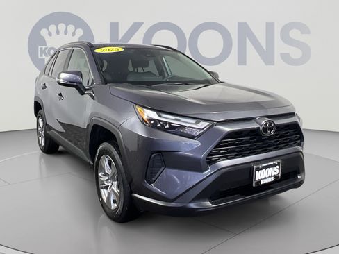 Used 2025 Toyota RAV4 XLE AWD/4WD image 2