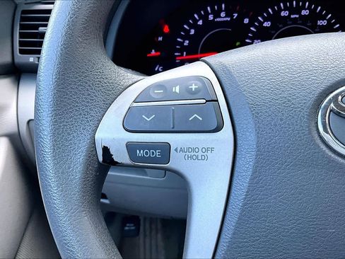 Used 2010 Toyota Camry LE FWD image 23