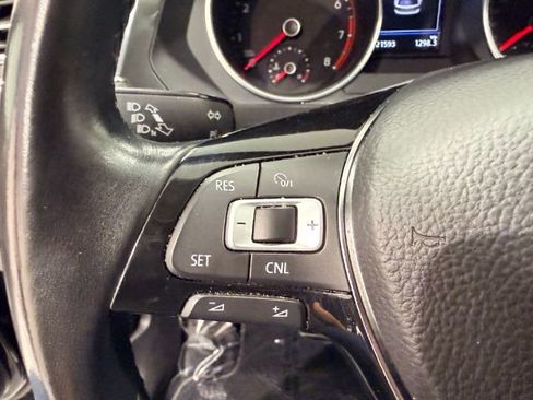 Used 2018 Volkswagen Tiguan SE AWD/4WD image 31
