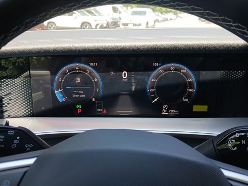 Used 2025 Volkswagen Tiguan SE image 17