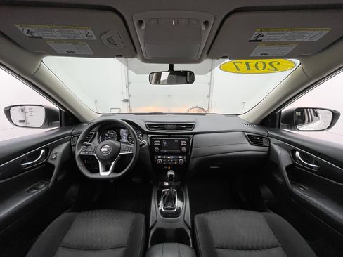 Used 2017 Nissan Rogue SV AWD/4WD image 3