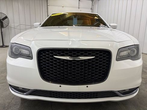 Used 2019 Chrysler 300 S image 2