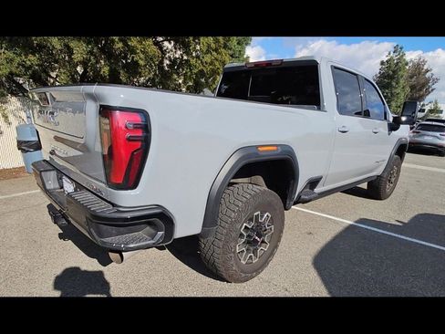 Used 2024 GMC Sierra 2500 AT4X image 9