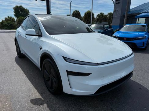 Used 2026 Tesla Model Y Long Range AWD/4WD image 3