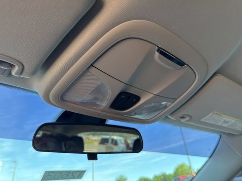 Used 2019 Jeep Cherokee Latitude Plus AWD/4WD image 24