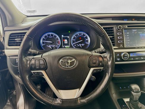 Used 2018 Toyota Highlander Limited Platinum image 12