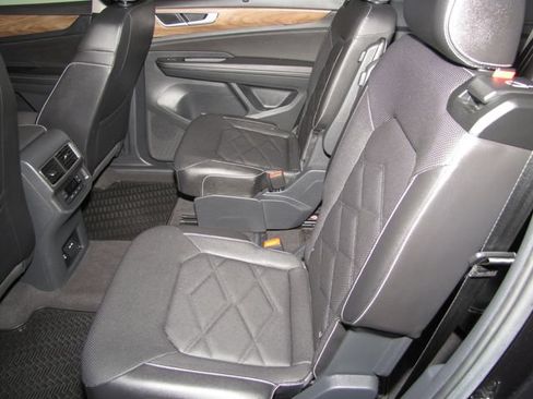 Used 2024 Volkswagen Atlas SE FWD image 13