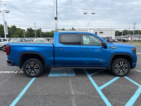 Used 2024 GMC Sierra 1500 AT4 w/ AT4 Premium Package AWD/4WD image 8