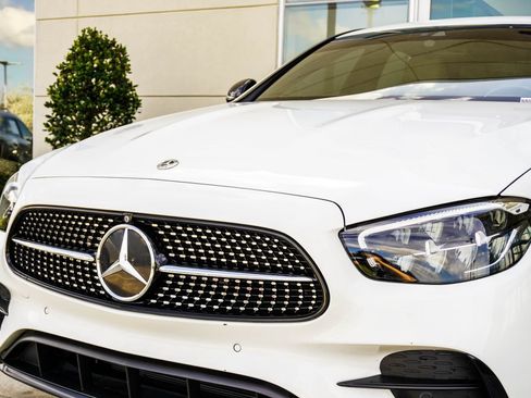 Used 2022 Mercedes-Benz E 350 Sedan image 2