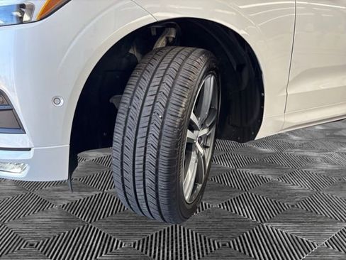 Used 2019 Volvo XC60 T6 Momentum w/ Advanced Package AWD/4WD image 29