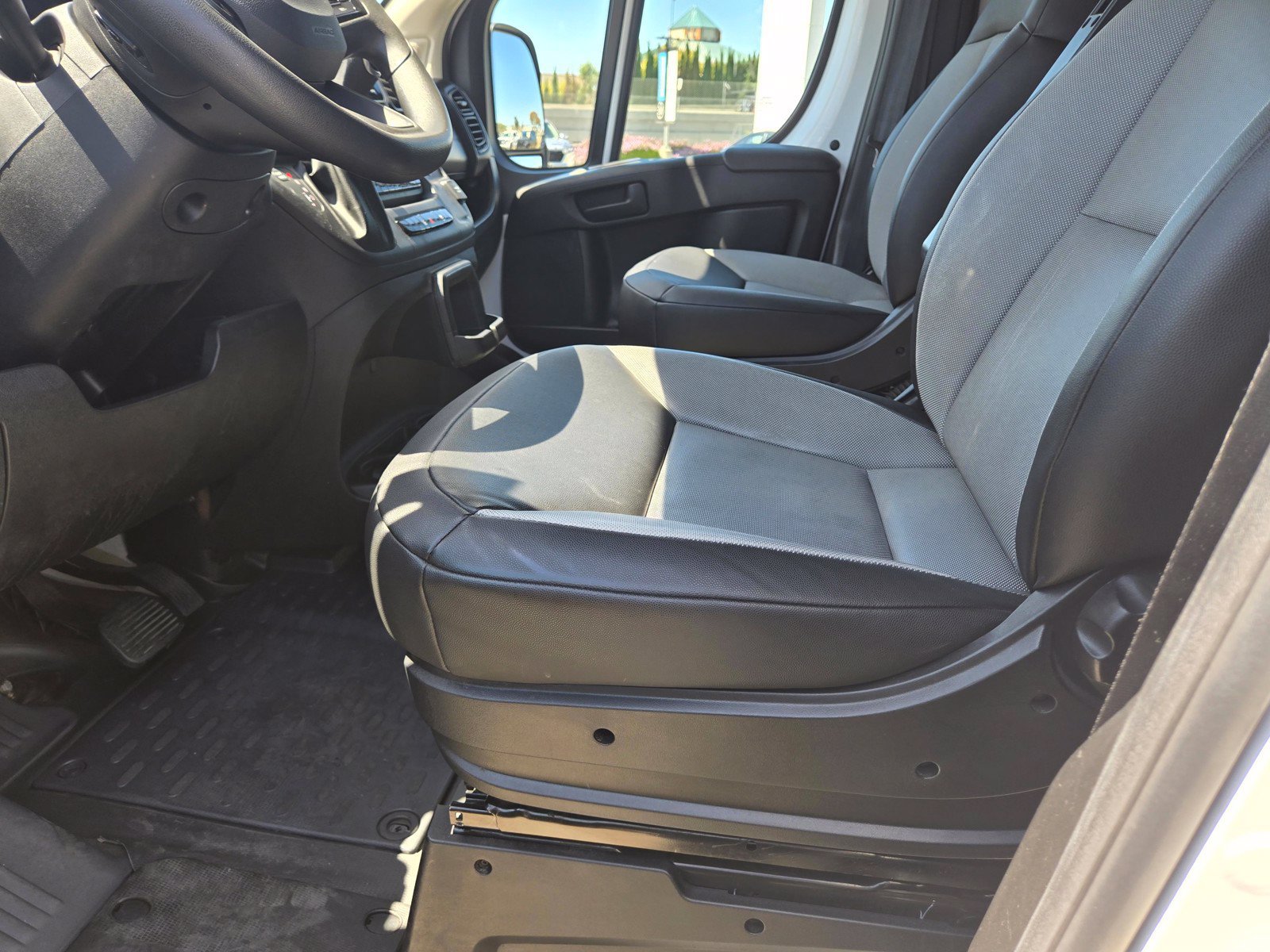 Used 2025 RAM ProMaster 2500 w/ Convenience Group FWD image 12