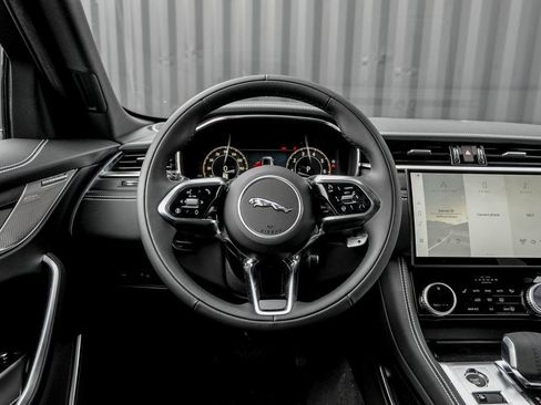 New 2026 Jaguar F-PACE R-Dynamic S image 17