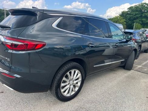 Used 2018 Buick Enclave Essence AWD/4WD image 3