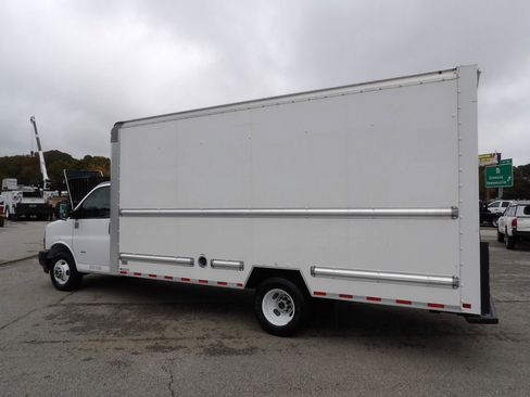 Used 2021 GMC Savana 3500 Extended w/ Power Convenience Package image 4
