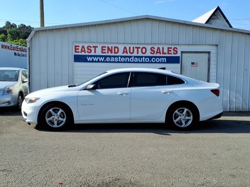 Used 2017 Chevrolet Malibu LS FWD image 2